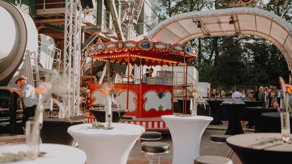 Grand opening celebrations in front of the Benninghoven plant