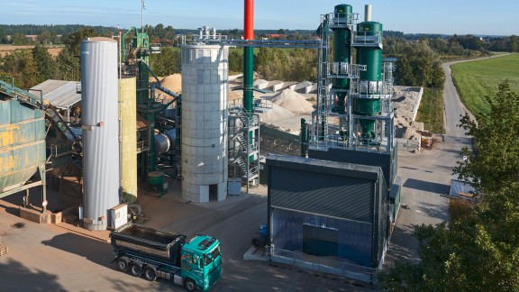 Plant in sunshine – bird’s eye view.