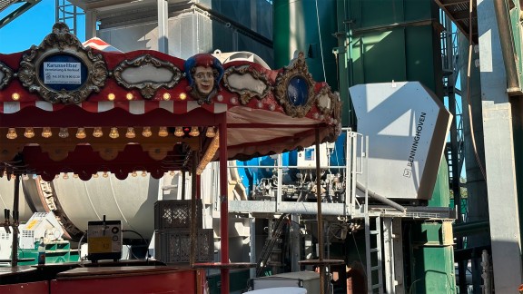 Grand opening celebrations in front of the Benninghoven plant