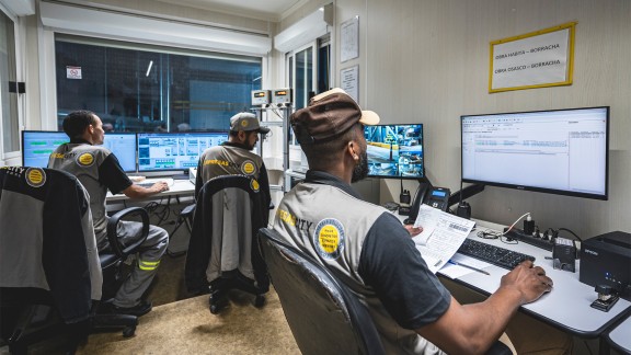 Men sitting in front of screens, recipe management