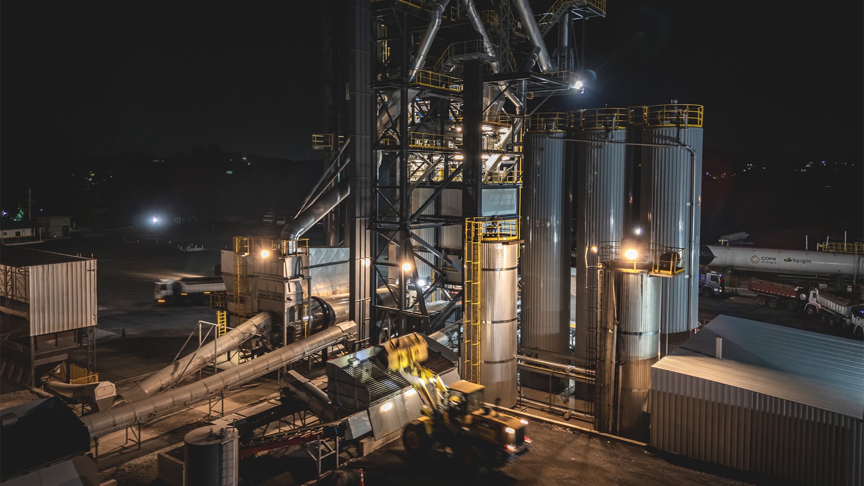 Bird's eye view of the RPP 4000 HG at night
