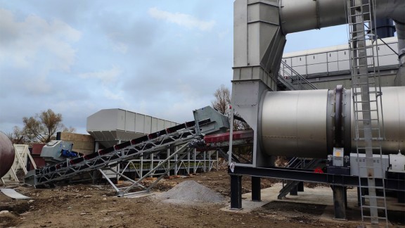 Benninghoven ECO 4000 plants impress with fast installation and high daily production rates for road construction projects in Bulgaria.