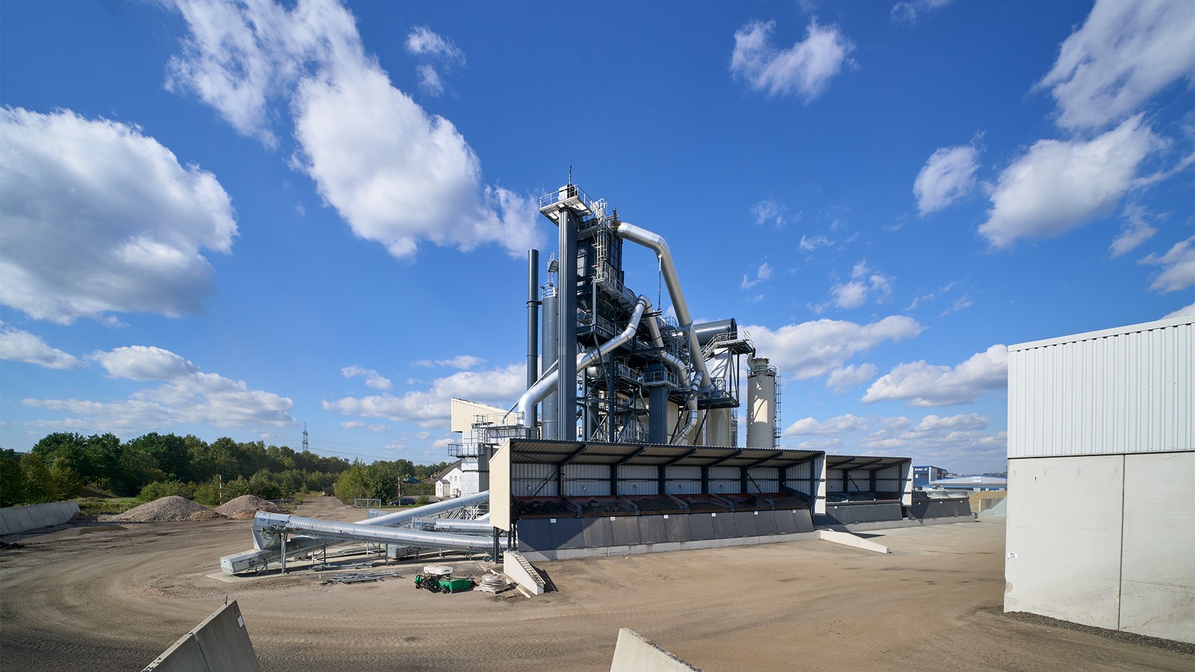 Side view of the RPP 3000 Plus, blue sky