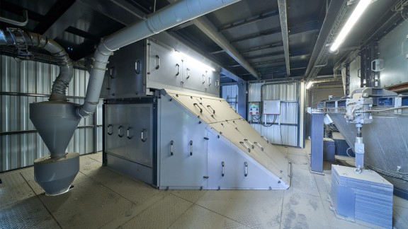 Enclosed mineral chute