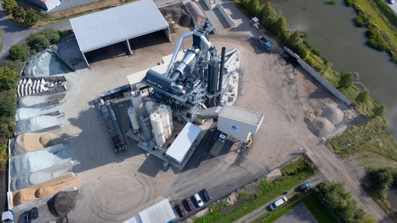 Drone view of the entire RPP 3000 Plus site, including stored additives on the left.