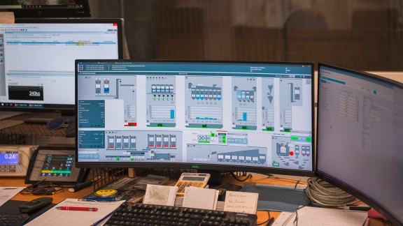 Curved monitor – two screens