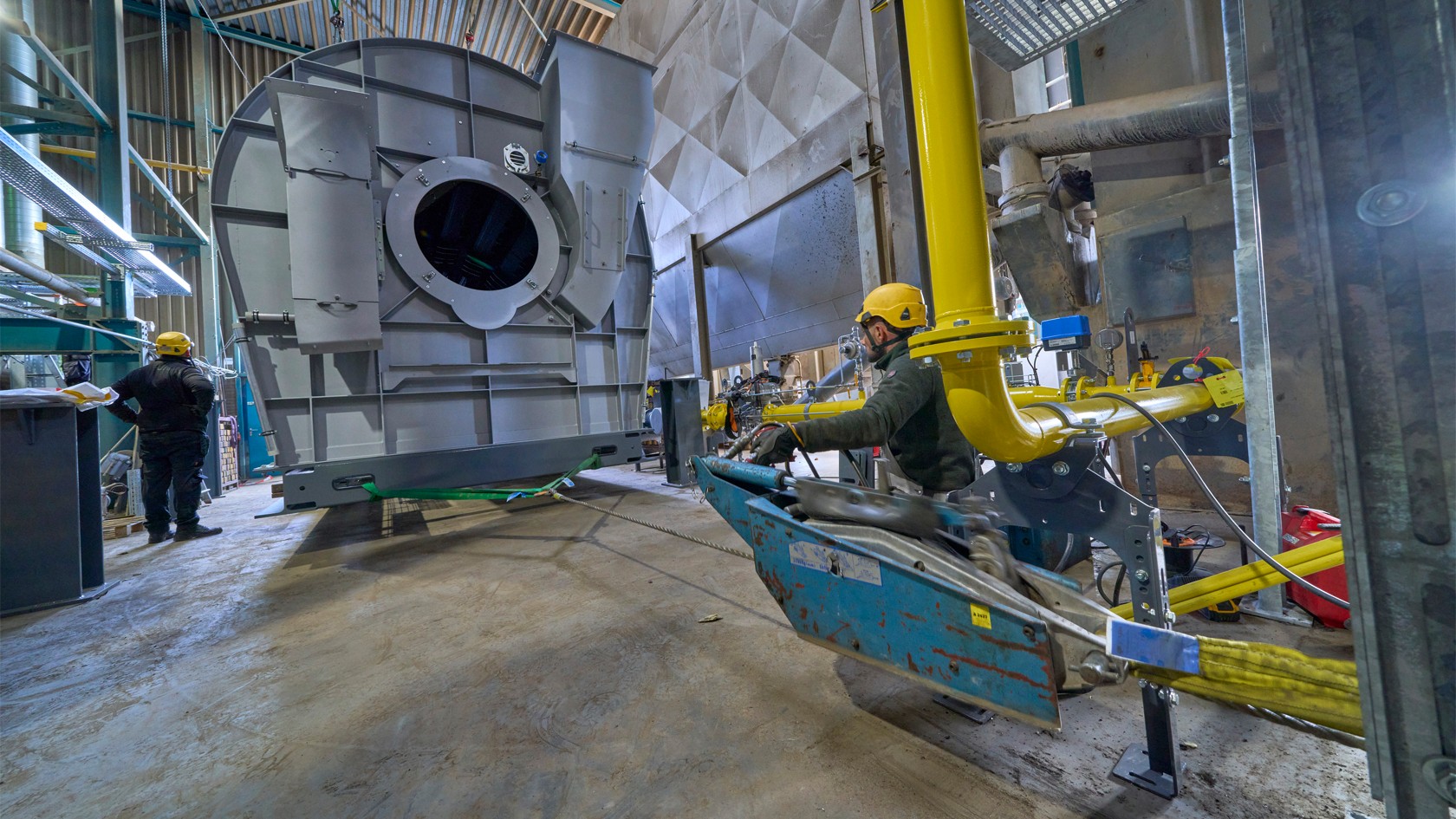 El tambor de secado se traslada a su nueva ubicación.